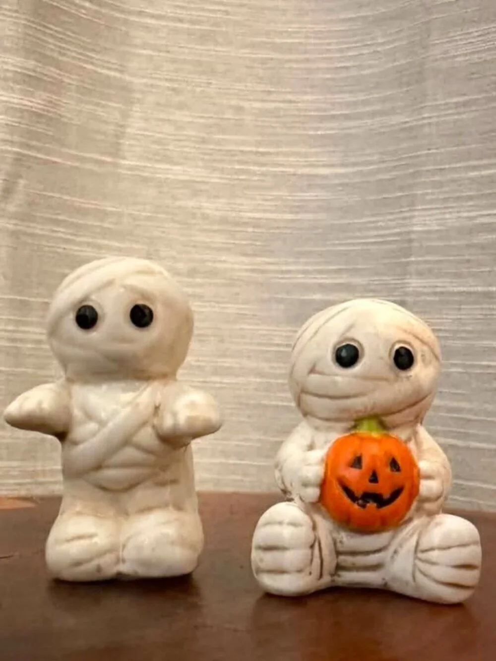NWT Cracker Barrel Mummy Salt Pepper Shaker Set Ceramic Halloween Pumpkin